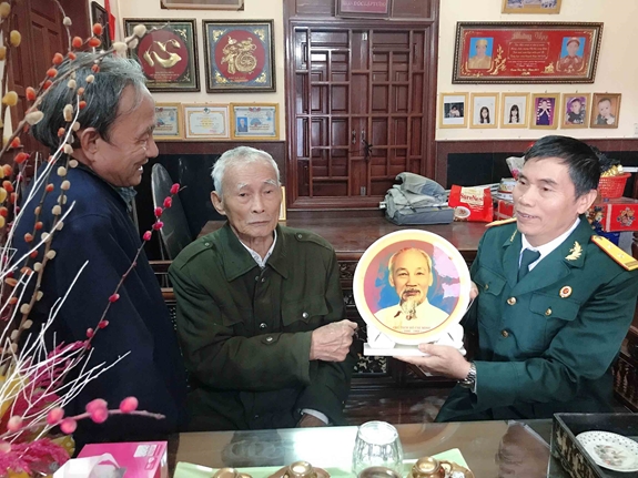 Thờ Bác để nhớ và noi theo Bác